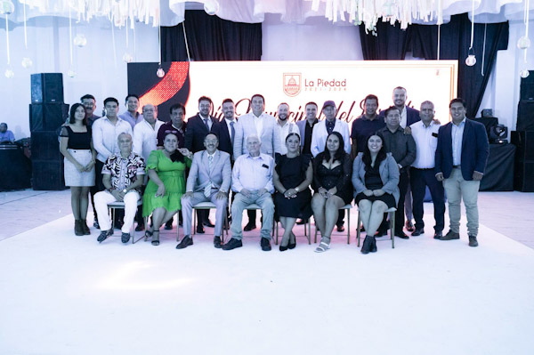 Autoridades reconocen a periodistas en La Piedad