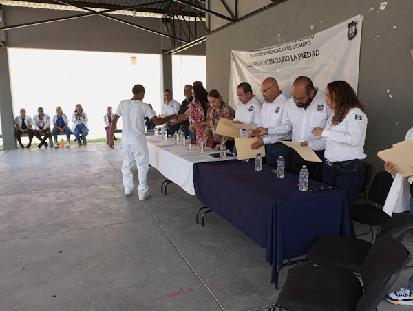 Certifican estudios y capacitación a internos de penal de La Piedad