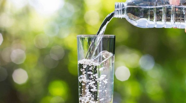 Hidrata tu cuerpo para prevenir malestares por el calor