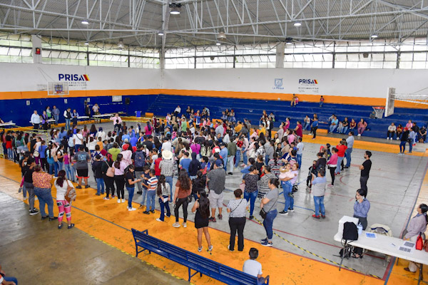 Fortalecen educación de niños y jóvenes con becas municipales