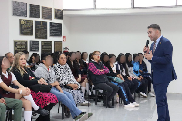 Seimuner ofrece platicas sobre prevención de trata de personas
