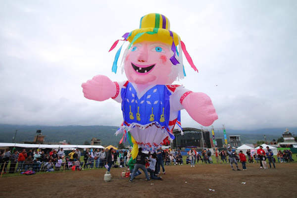 Viaja este fin a Paracho y disfruta de su Cantoya, Fiesta y Color