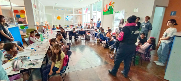 Elementos de seguridad pública participan en curso de verano.