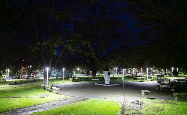 Mejoran iluminación de Parque Morelos.