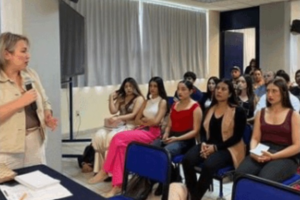 Alumnos de nutrición de UNIVA La Piedad usan Softwares que registren casos clínicos