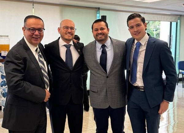 Diputados federales de AN resistencia para defender a Michoacán y México.
