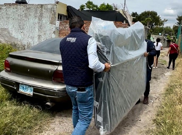 Entregan apoyo a familias afectadas por las recientes lluvias en Pénjamo.
