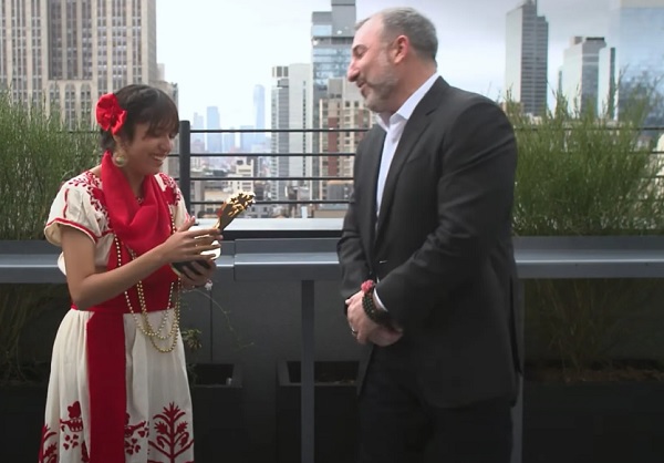 Ángela Elena Olazarán Laureano recibe el Global Student Prize 2024 en Nueva York