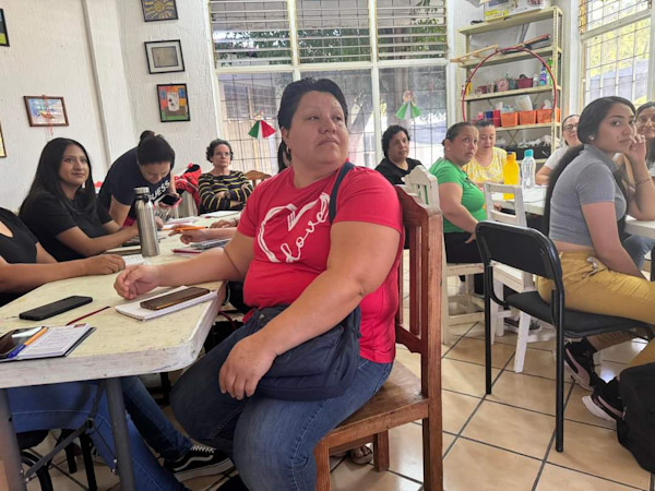 Inicia ICATMI curso de maquillaje en Casa de la Cultura