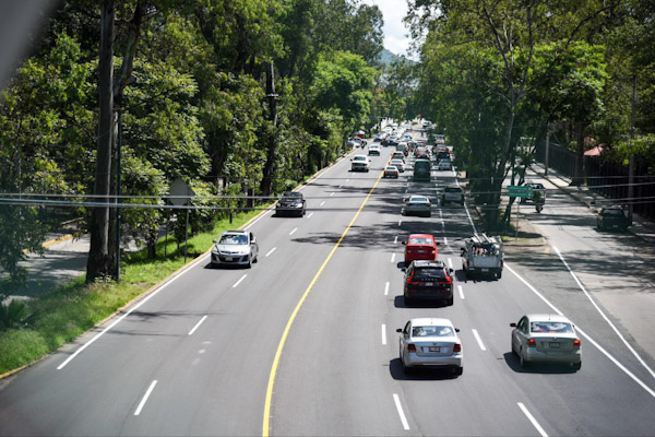 Solicitan rehabilitación de red carretera federal en Michoacán