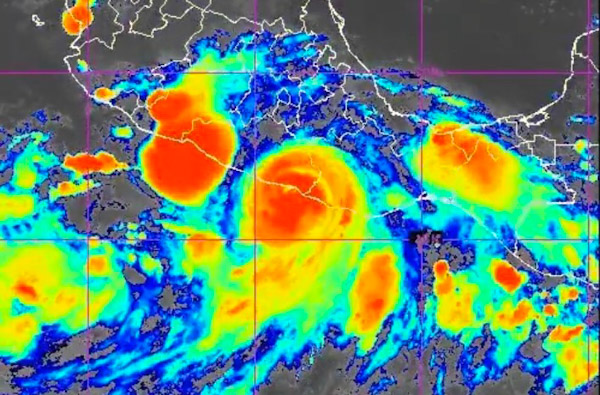 Huracán John toca tierra como categoeía 3
