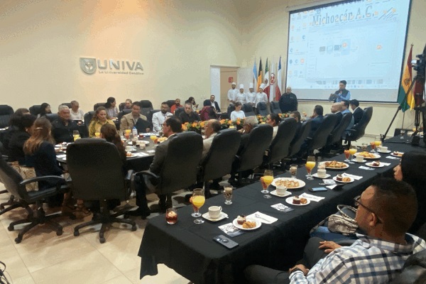 Más de 60 integrantes del Colegio de Notarios de Michoacán se capacitan en UNIVA La Piedad