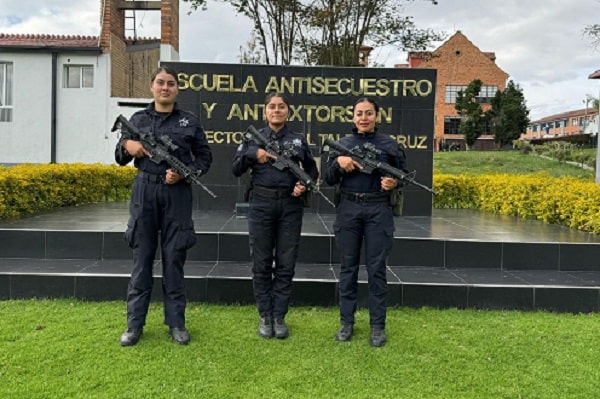 Guardias civiles se capacitan en Colombia para el combate al secuestro y la extorsión