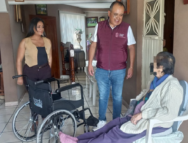 Ofrece Jurisdicción Sanitaria 6 Sillas de ruedas a la población.