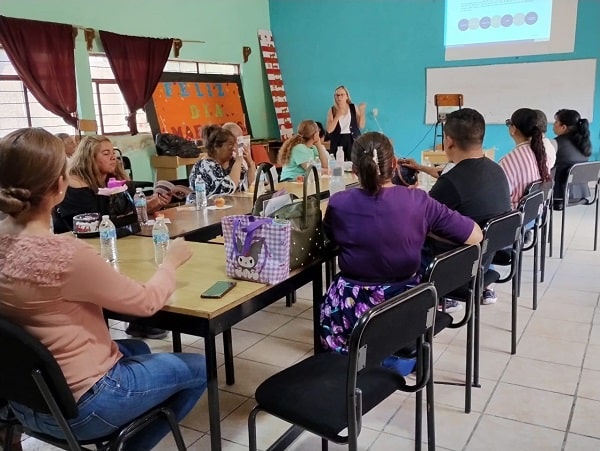 Imparte CMASC talleres sobre acoso escolar y crianza positiva.