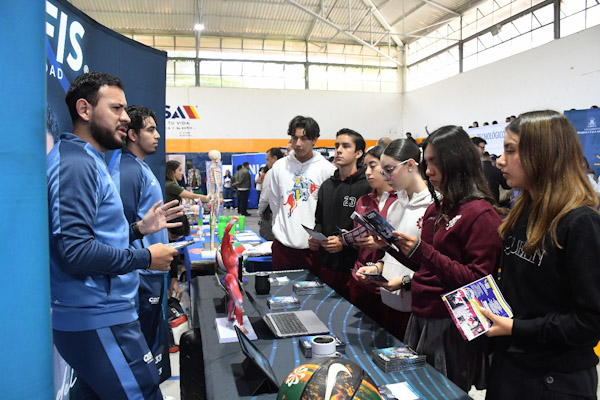 Presentan opciones de estudio a jóvenes de prepa en La Piedad