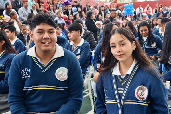 Solicita beca para estudiantes de media superior y superior