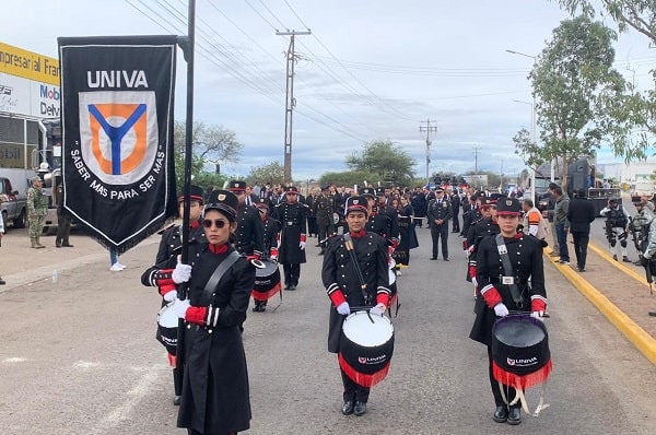 Banda de Guerra UNIVA participa en desfile conmemorativo al 155 aniversario de Abasolo, Guanajuato