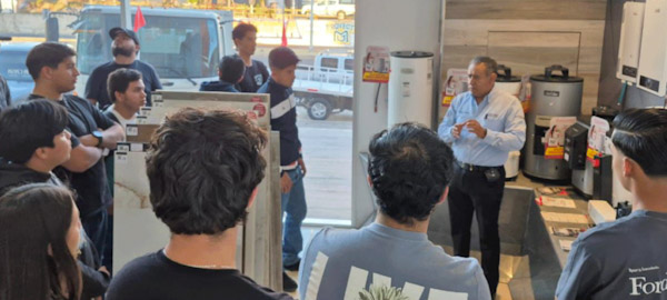 Alumnos de UNIVA visitaron empresa local en ramo de construcción