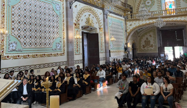 Coro de UNIVA participa en cierre de pre pascua juvenil