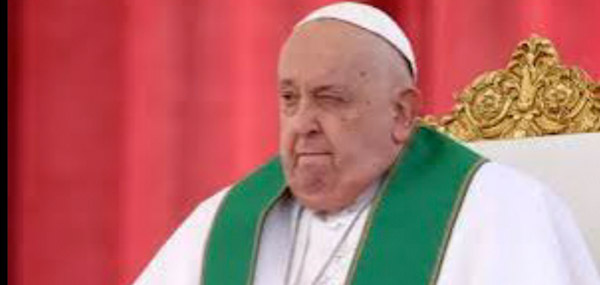 Papá Francisco firmó su renuncia