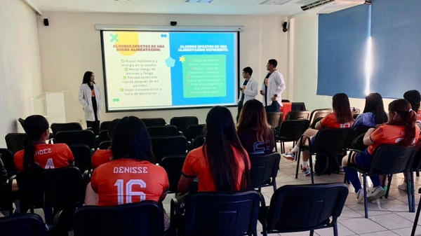 Ofrecen taller de orientación alimentaria a estudiantes de UNIVA