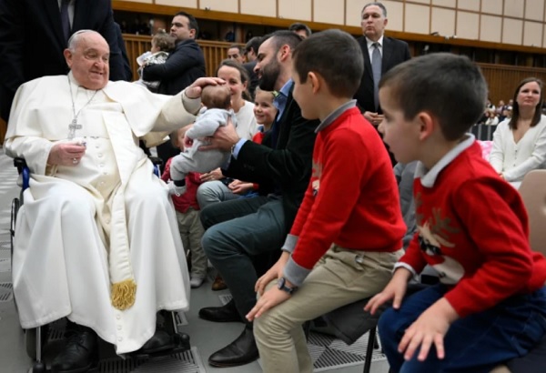 Papa Francisco continúa con complicaciones respiratorias