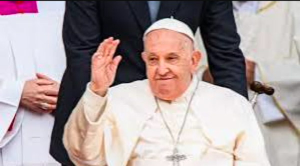Papa Francisco presenta mejoría consilidada