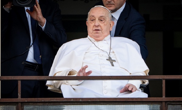 Médicos a considerar detener tratamiento del Papa Francisco