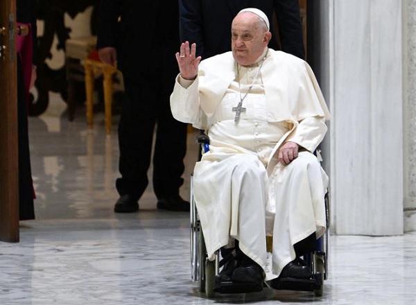 Papa Francisco se recupera durante fin de semana