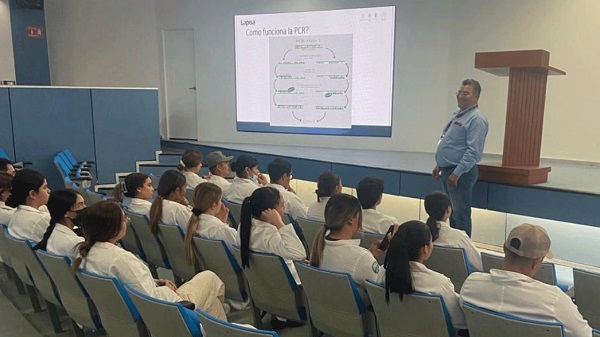 Alumnos de la Licenciatura en Nutrición de UNIVA La Piedad profundizan en la técnica PCR en Lapisa