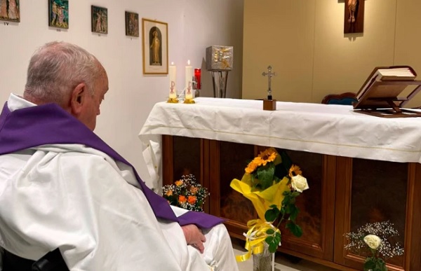 Primera imagen del Papa Francisco desde su ingreso al hospital.