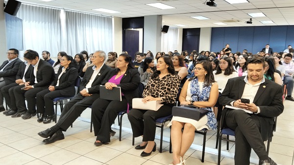 Analizan el Derecho Humano a los alimentos con conferencia en UNIVA