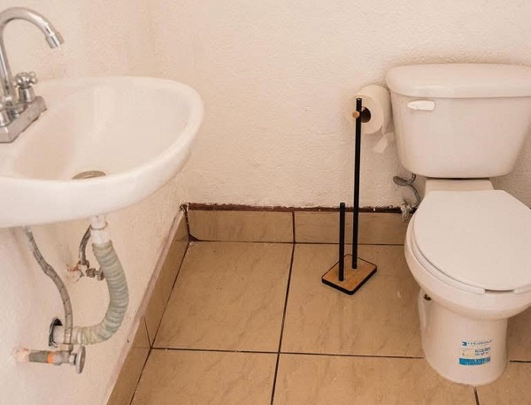 Más familias beneficiadas con baño digno