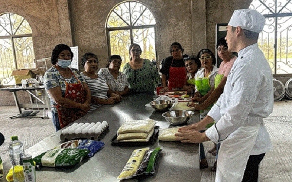 Estudiantes de Gastronomía comparten conocimientos en repostería