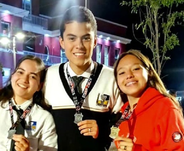 Alumnos de la Martires triunfan en concurso nacional.