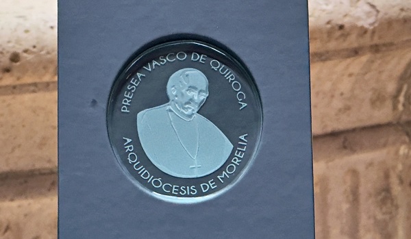 Docente de UNIVA La Piedad recibe Presea Don Vasco deQuiroga otorgada por Arquidiócesis de Morelia