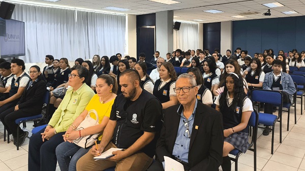 Ofrecen conferencia internacional sobre Inteligencia Artificial en UNIVA La Piedad