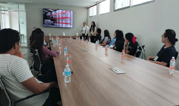 Estudiantes de Mercadotecnia de UNIVA La Piedad visitan empresa para fortalecer su formación profesional