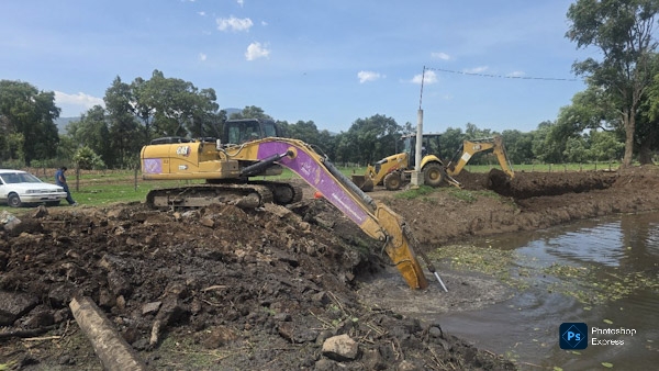 Eetirar azolve del lago de Pátzcuaro consolida acciones para su rescate