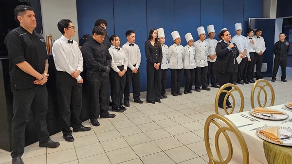 Alumnos de Gastronomía presentan examen final con propuesta culinaria
