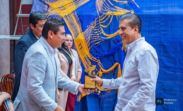 Reconocen a artesanos reboceros en su dia