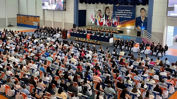 Padres y estudiantes participan en la inducción de nuevo ingreso en UNIVA La Piedad