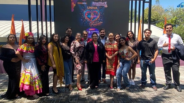 Participan alumnos en el concurso “UNIVA La Piedad, Canta con el Corazón”
