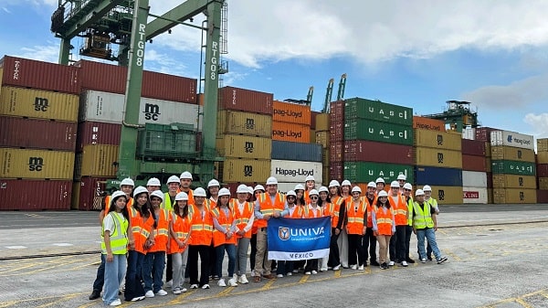 Estudiantes de UNIVA realizan Gira Académica en Panamá analizando el nodo estratégico global