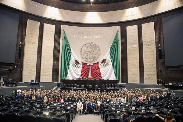 Jóvenes piedadenses destacan en el Parlamento Juvenil por México