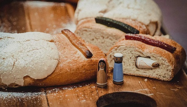 Jalisco cambia muñequito de plástico por artesanía en rosca de Reyes.