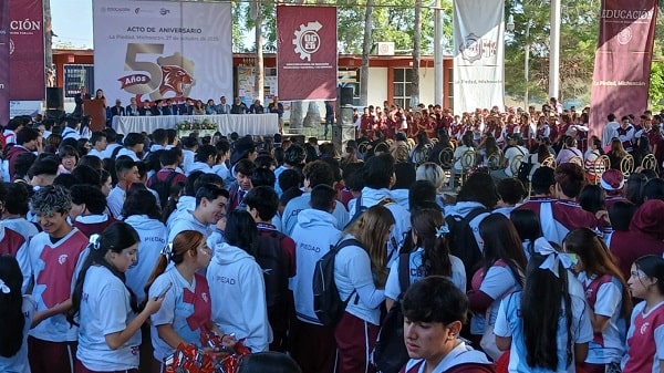 Participa UNIVA en el 50 aniversario del CBTis No. 84