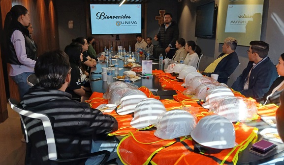 Estudiantes de Mercadotecnia Integral de UNIVA La Piedad visitan empresa de nutrición animal