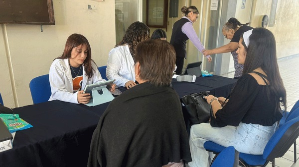 UNIVA La Piedad promueve la detección oportuna en la lucha contra el cáncer de mama